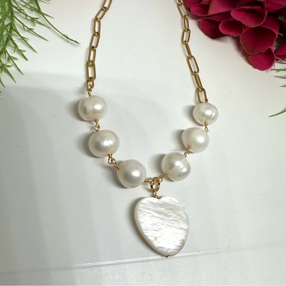 NEW⚜️Mother Of Pearl Heart & Freshwater Pearl Necklace - Picture 4 of 6